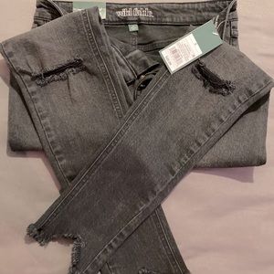 Distressed skinny jeans